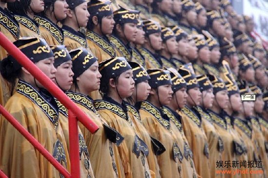 河南中学生停课淋雨参加官方祭比干活动引不满(图)
